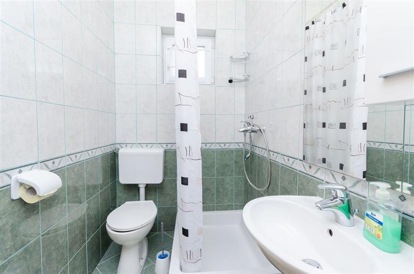 Apartment A1, for 5 persons