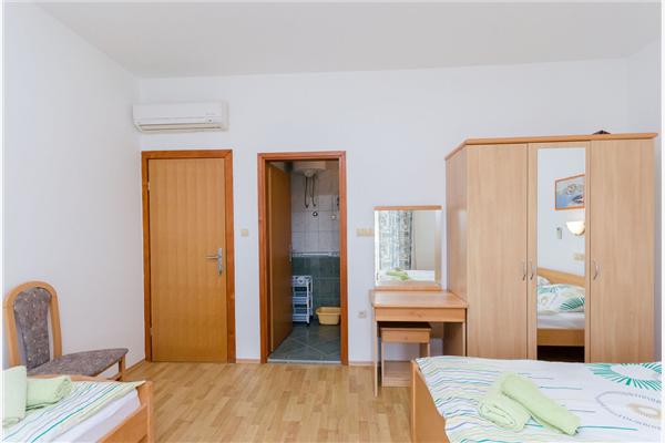 Apartment A1, for 5 persons