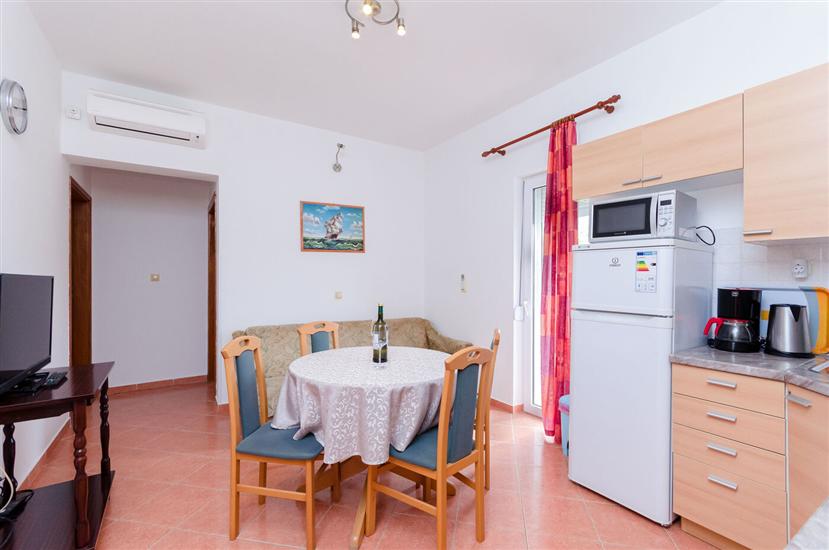 Apartment A2, for 5 persons