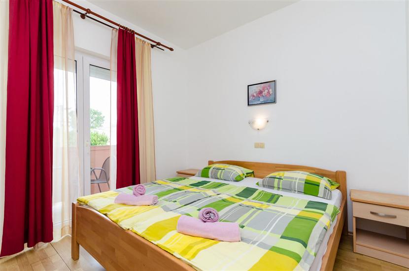 Room S1, for 2 persons