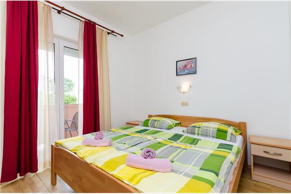 Room S1, for 2 persons