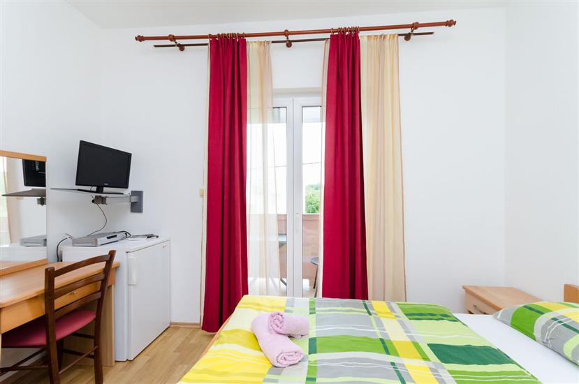 Room S1, for 2 persons