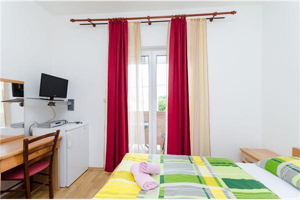 Room S1, for 2 persons