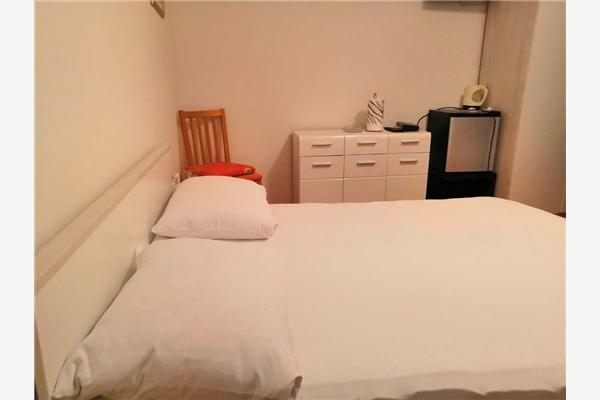 Room S1, for 2 persons