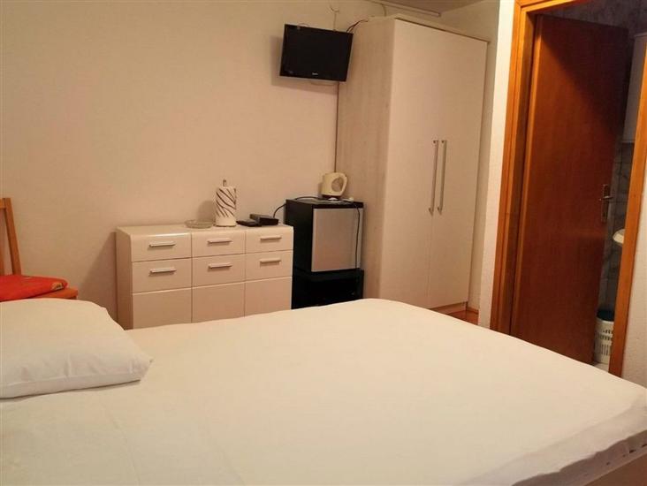 Room S1, for 2 persons