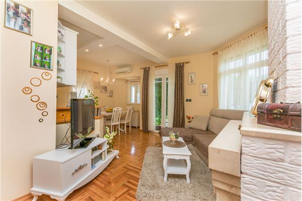 Apartment A1, for 5 persons