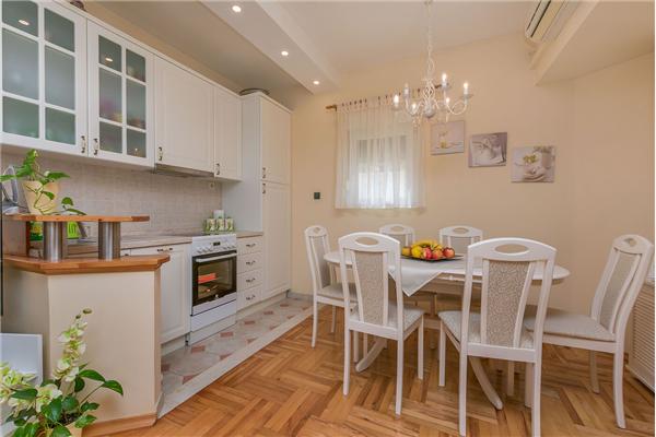 Apartment A1, for 5 persons