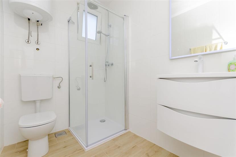 Apartment A2, for 5 persons