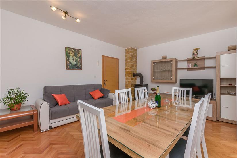 Apartment A1, for 7 persons