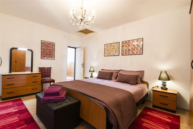 House K1, for 10 persons