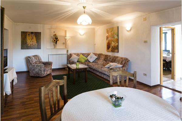 House K1, for 10 persons