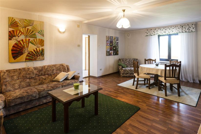 House K1, for 10 persons