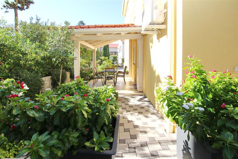 Apartment A1, for 5 persons