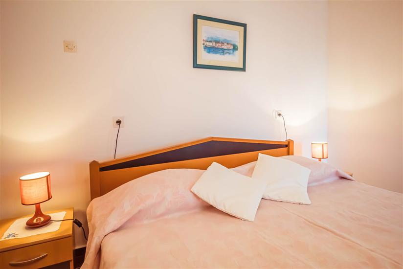 Room S1, for 2 persons