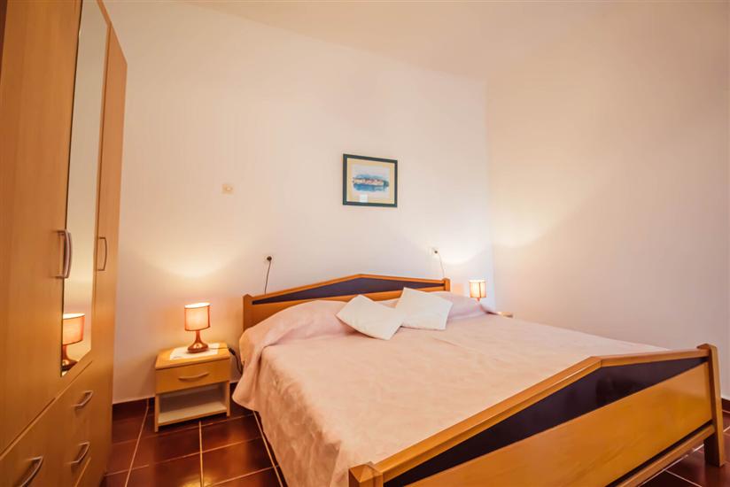 Room S1, for 2 persons