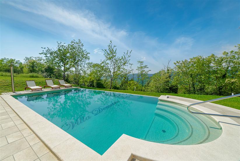 Villa Demetra s bazenom i predivnim pogledom na Motovun