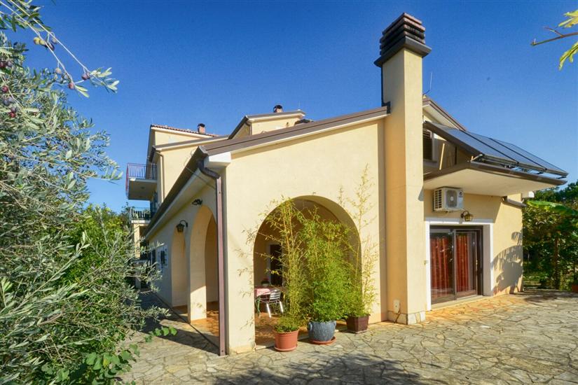 Apartments Albina Valiza