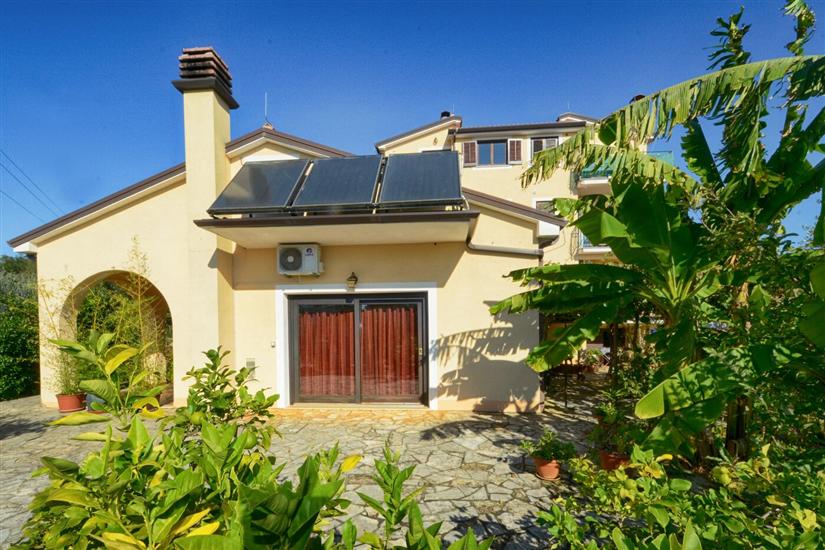 Apartments Albina Valiza