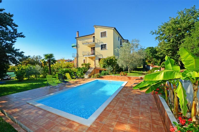 Apartments Albina Valiza