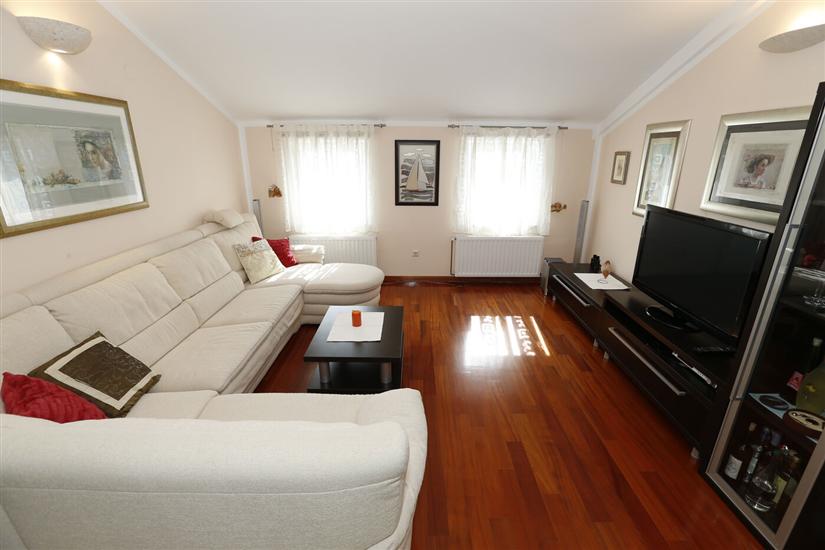 Apartment A2, for 6 persons