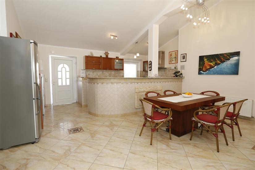 Apartment A2, for 6 persons