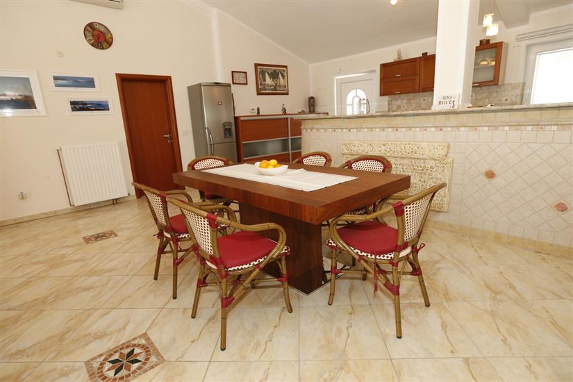 Apartment A2, for 6 persons