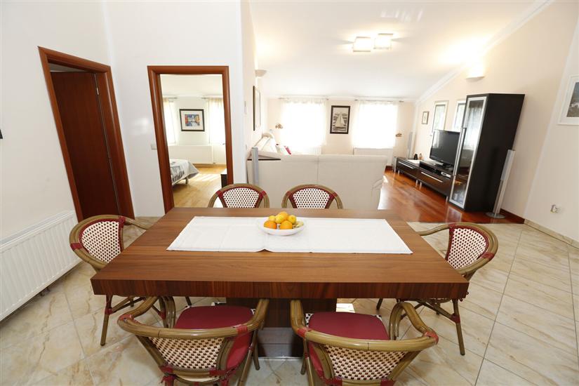 Apartment A2, for 6 persons