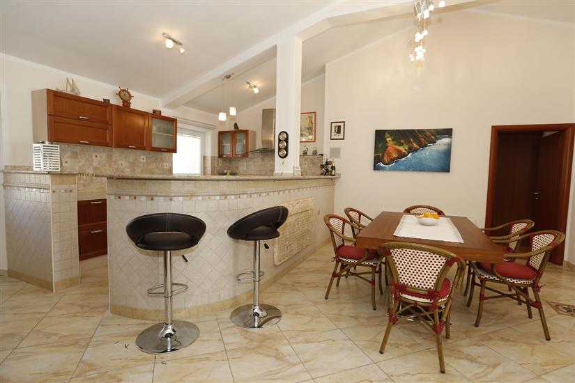 Apartment A2, for 6 persons