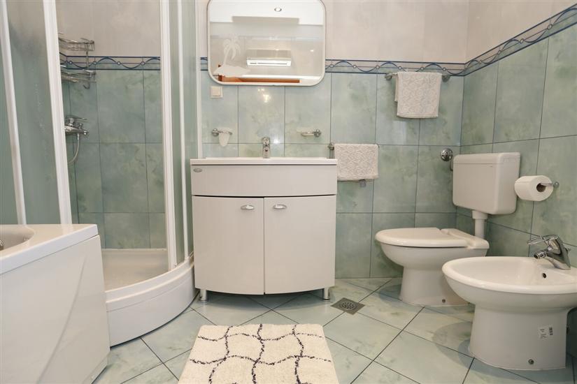 Apartment A2, for 6 persons