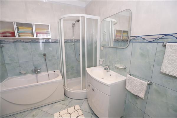 Apartment A2, for 6 persons