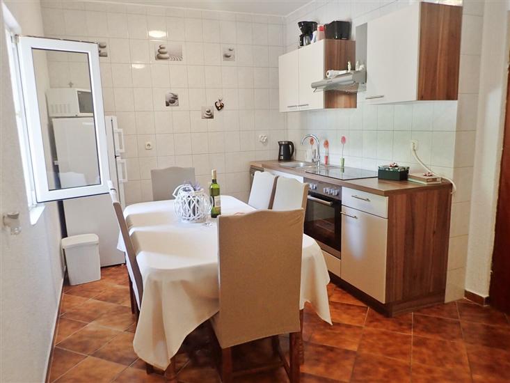 Apartment A1, for 5 persons