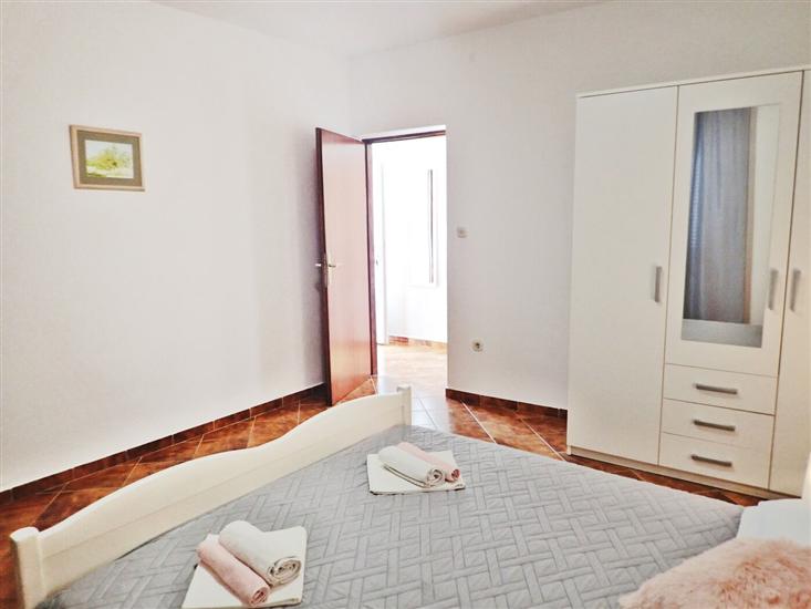 Apartment A1, for 5 persons
