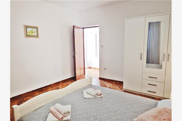 Apartment A1, for 5 persons