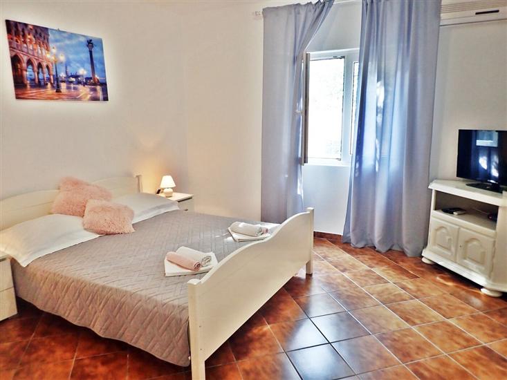 Apartment A1, for 5 persons