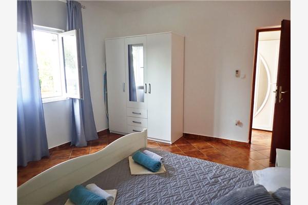 Apartment A1, for 5 persons