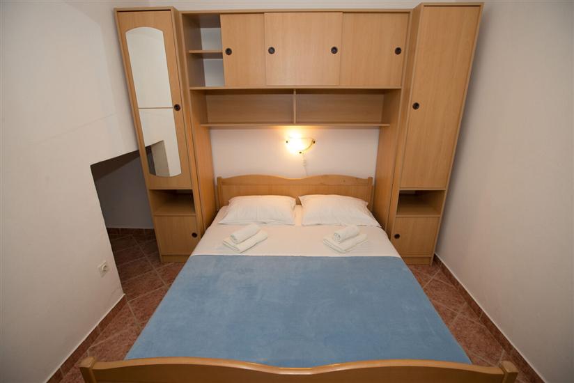 Room S1, for 2 persons