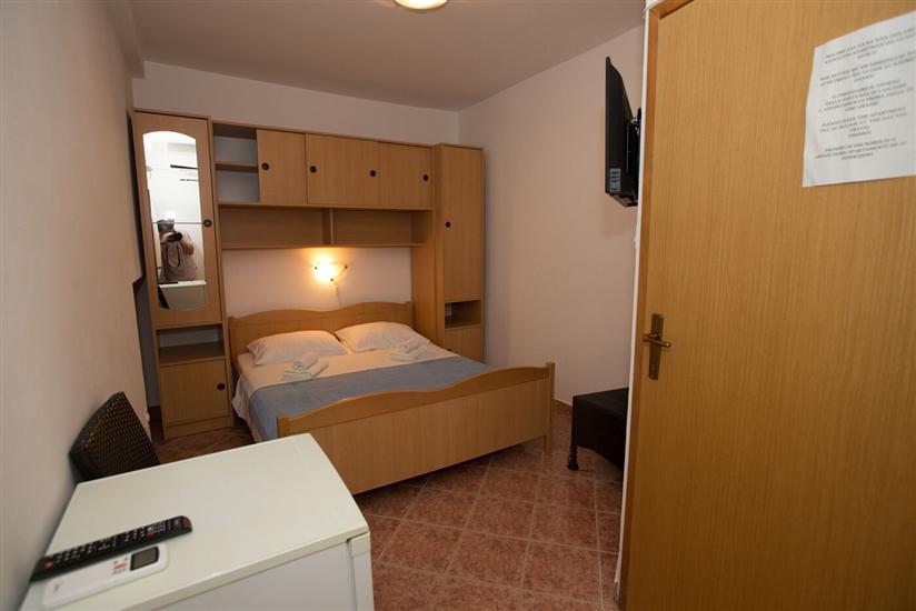 Room S1, for 2 persons