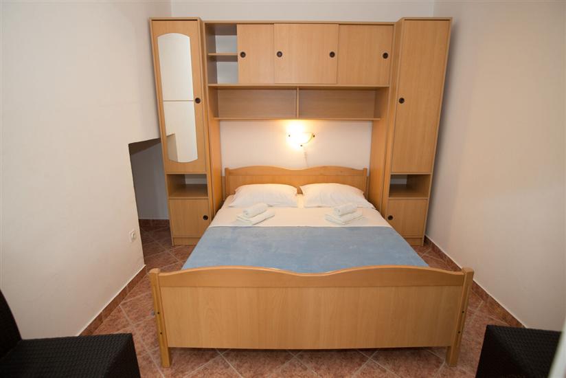 Room S1, for 2 persons
