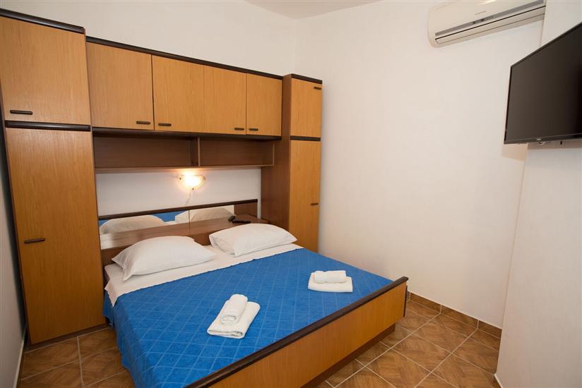 Room S2, for 2 persons
