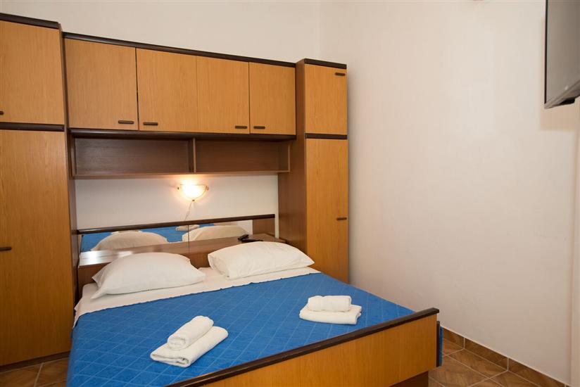 Room S2, for 2 persons