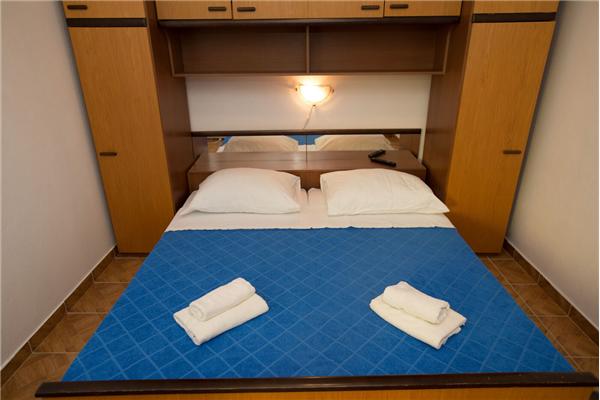 Room S2, for 2 persons