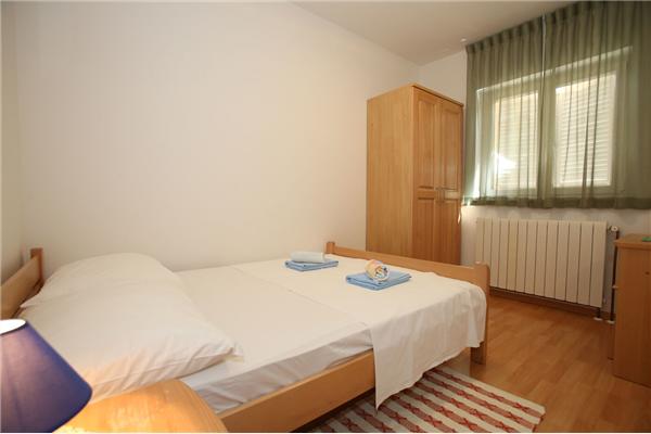 Apartment A1, for 5 persons
