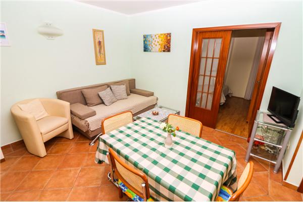 Apartment A1, for 5 persons