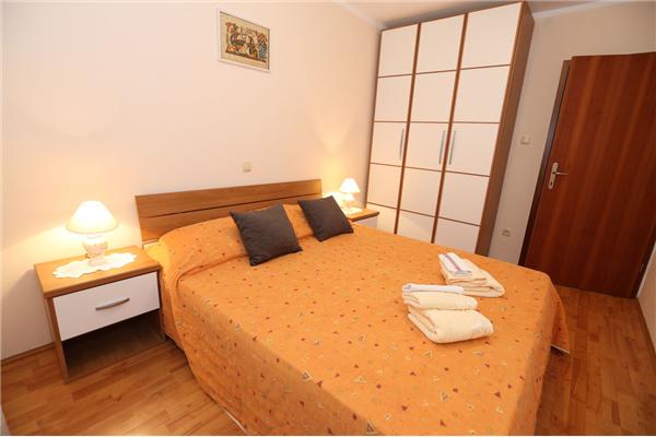 Apartment A1, for 5 persons
