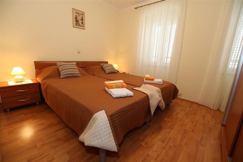Apartment A1, for 5 persons
