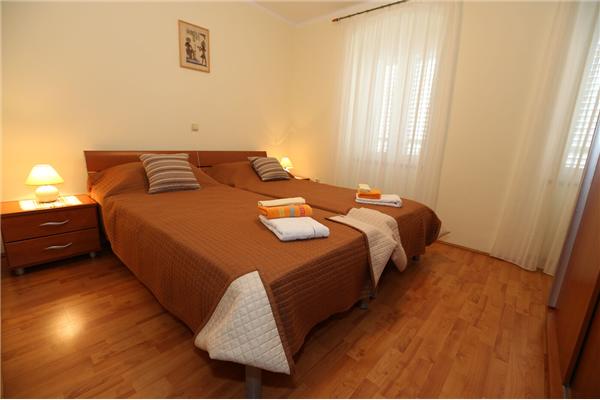Apartment A1, for 5 persons