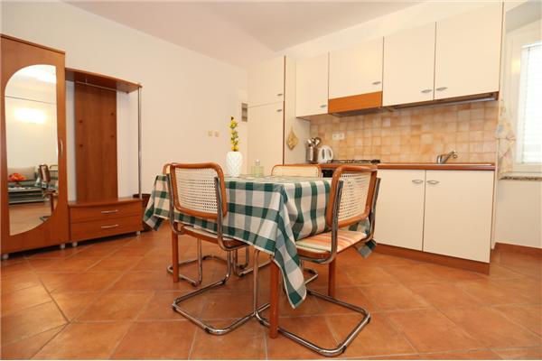 Apartment A1, for 5 persons