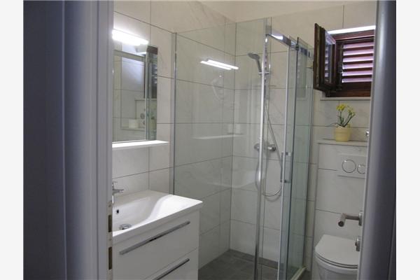 Room S2, for 3 persons