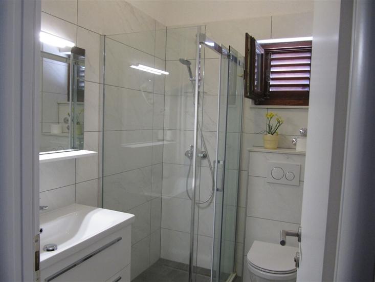 Room S3, for 3 persons