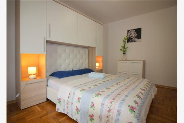 Apartment A1, for 5 persons